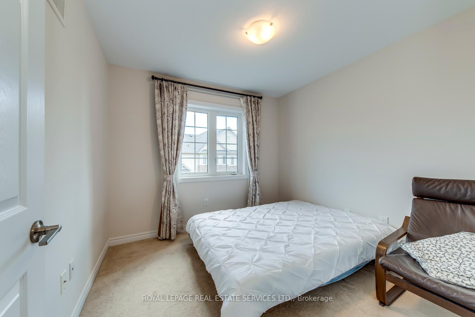 383 Grantham Common