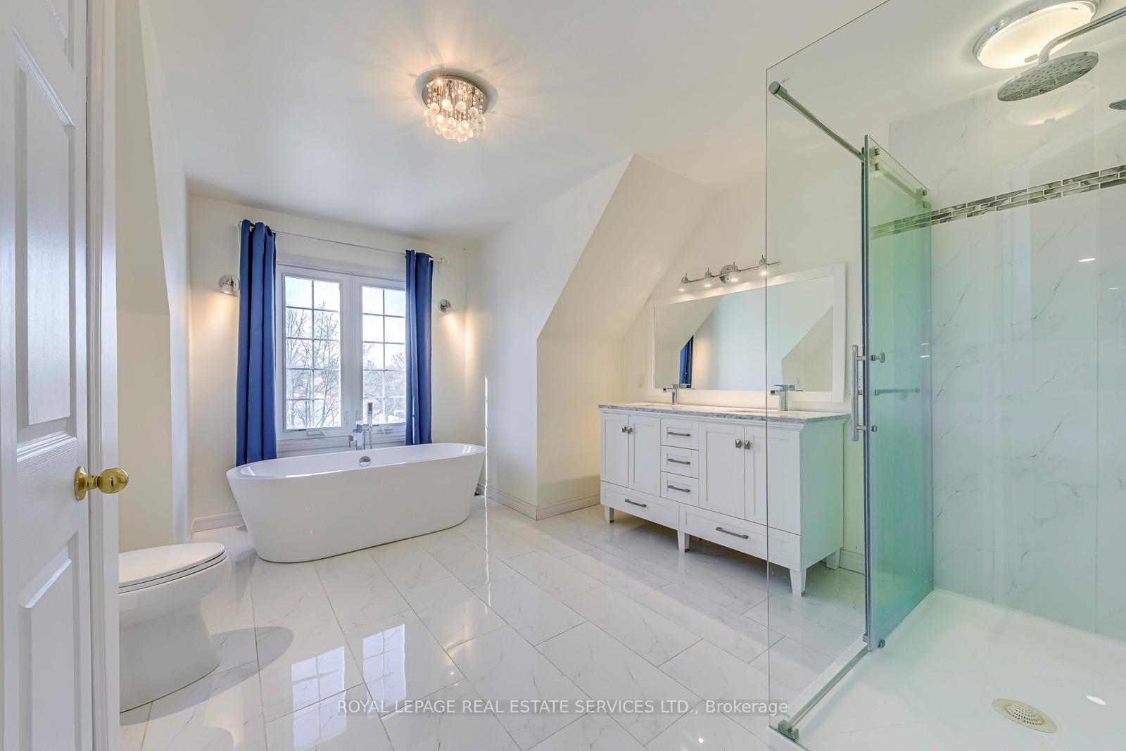 1462 Grand Boulevard