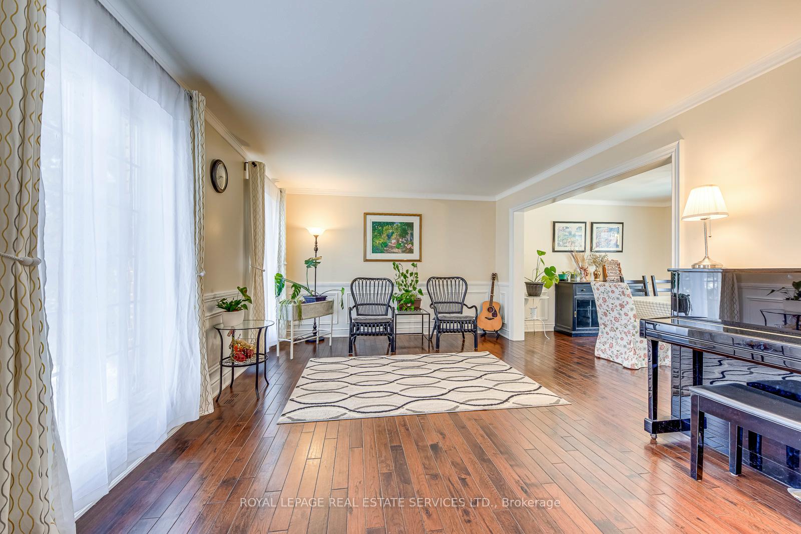 1462 Grand Boulevard