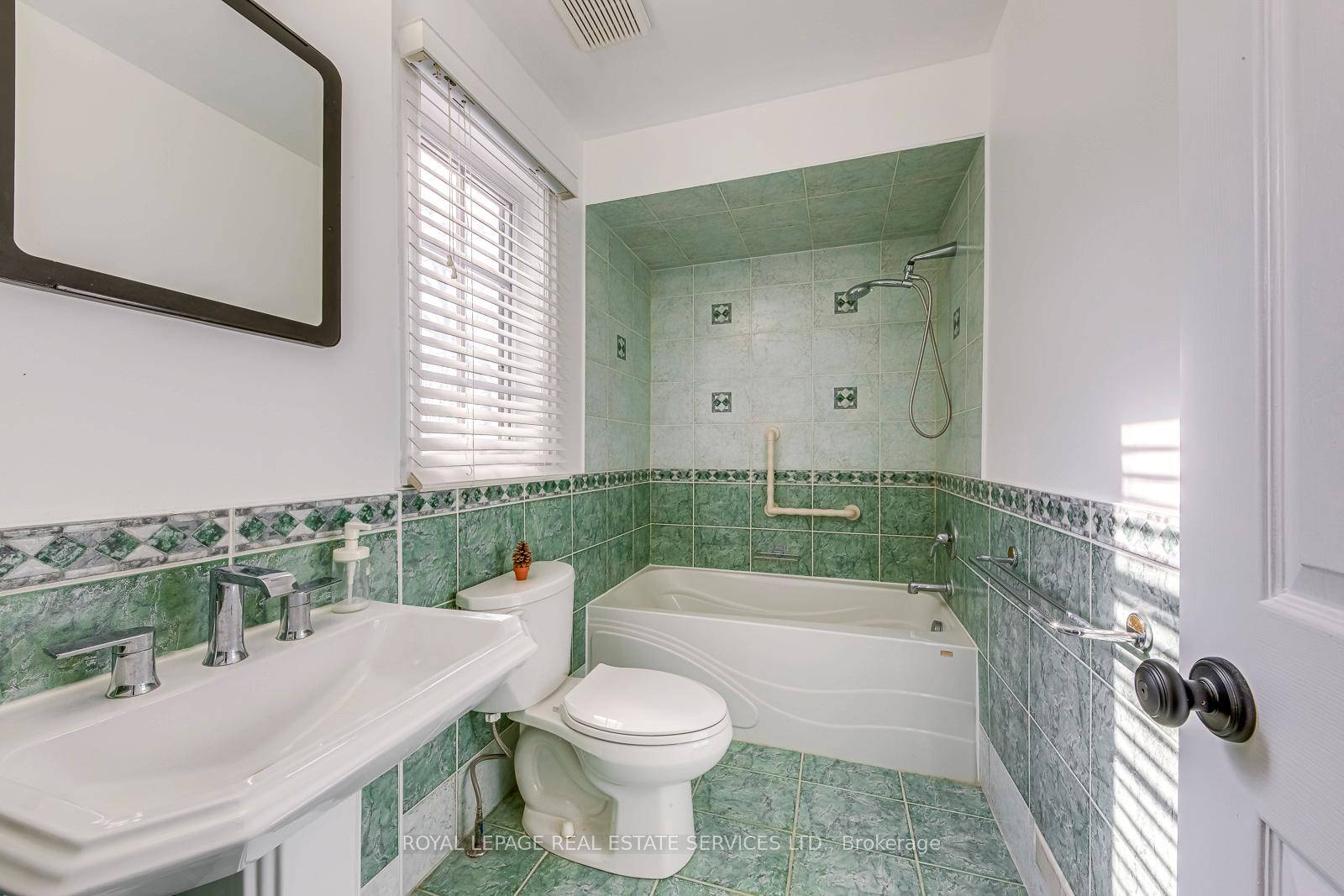 1462 Grand Boulevard