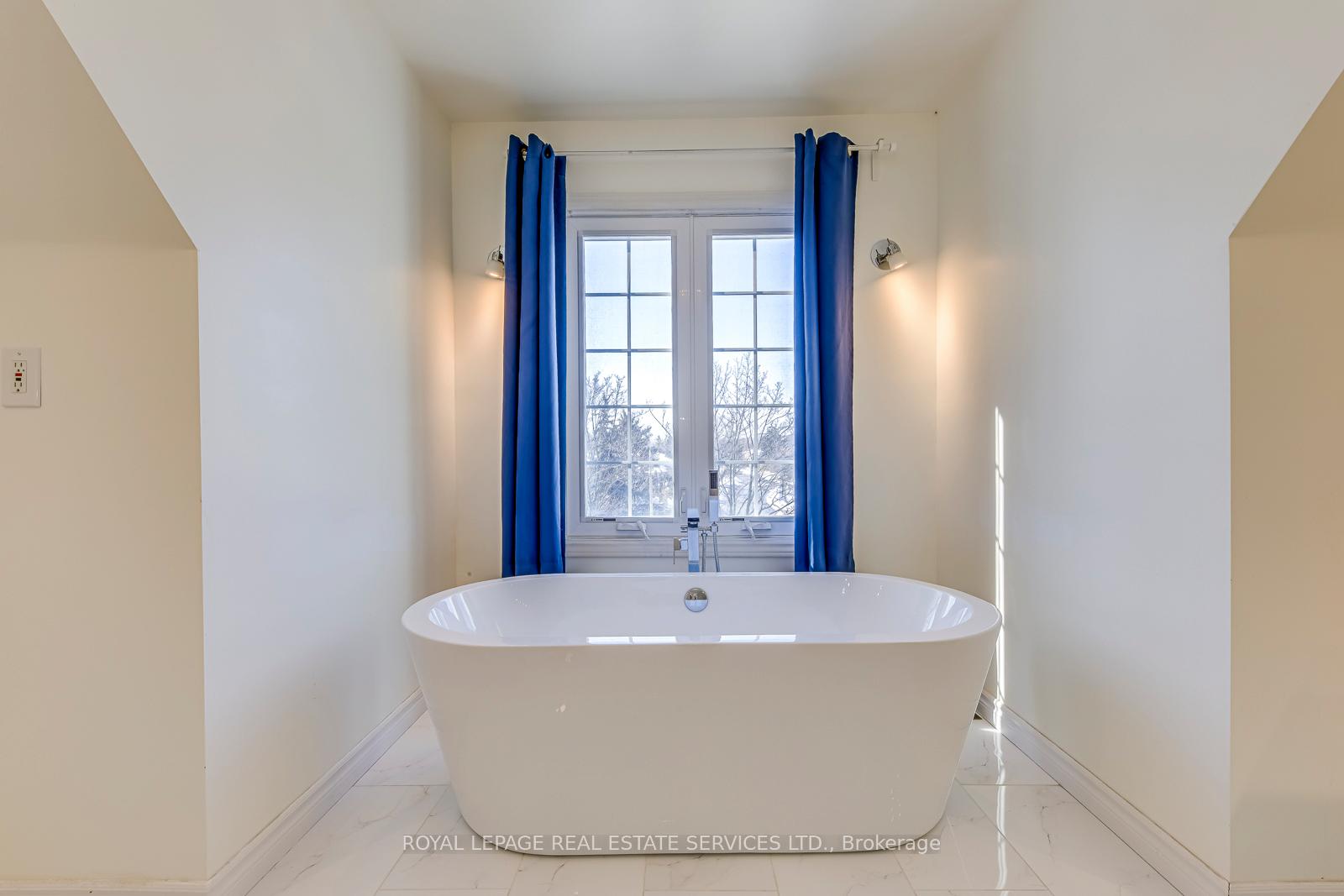 1462 Grand Boulevard