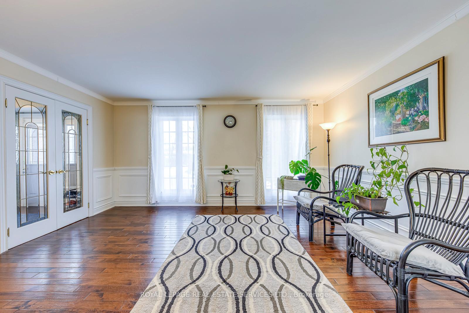 1462 Grand Boulevard