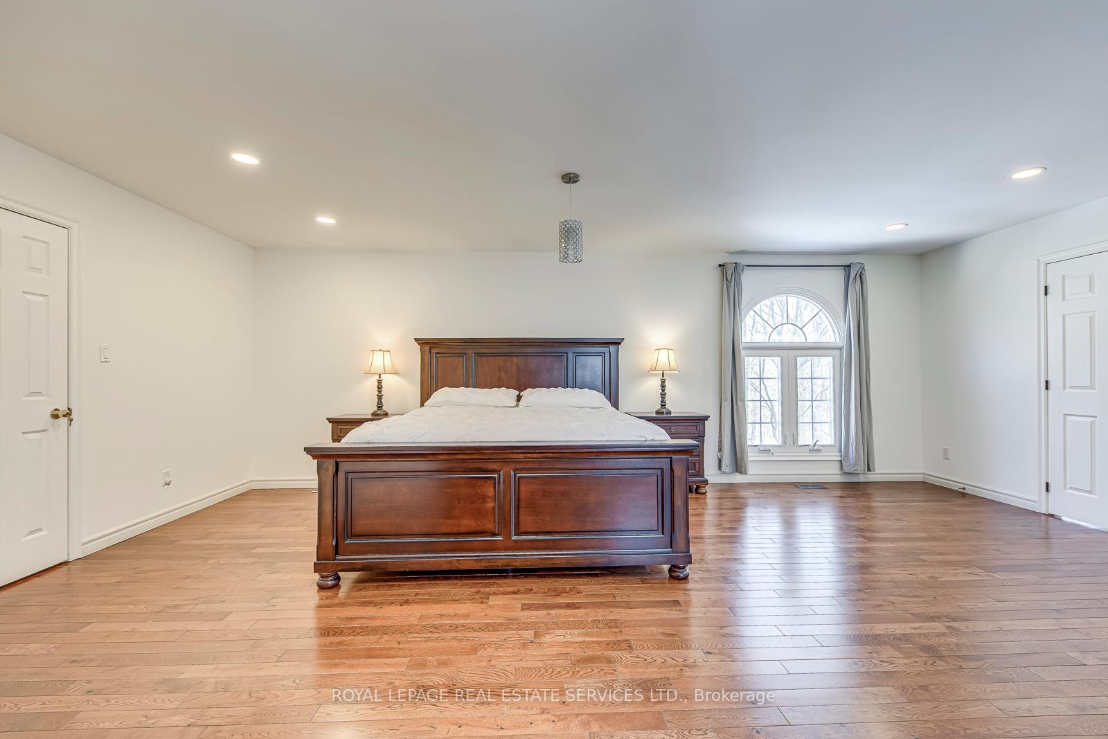 1462 Grand Boulevard