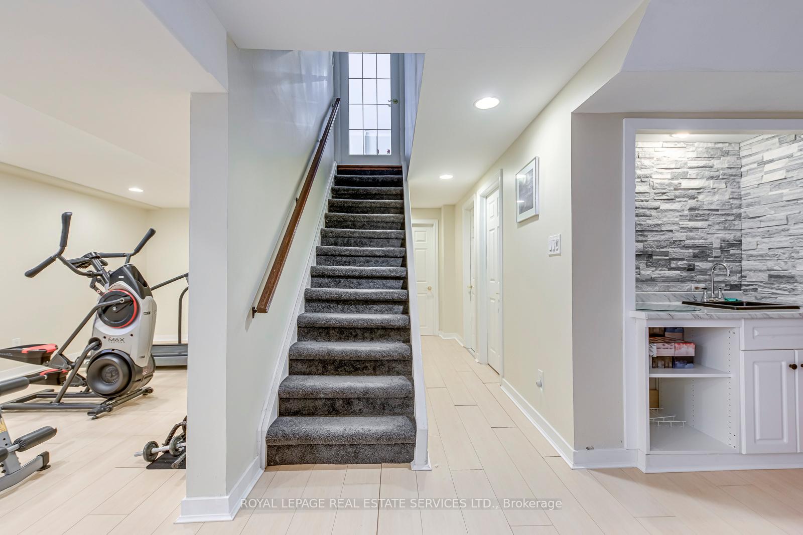 1462 Grand Boulevard