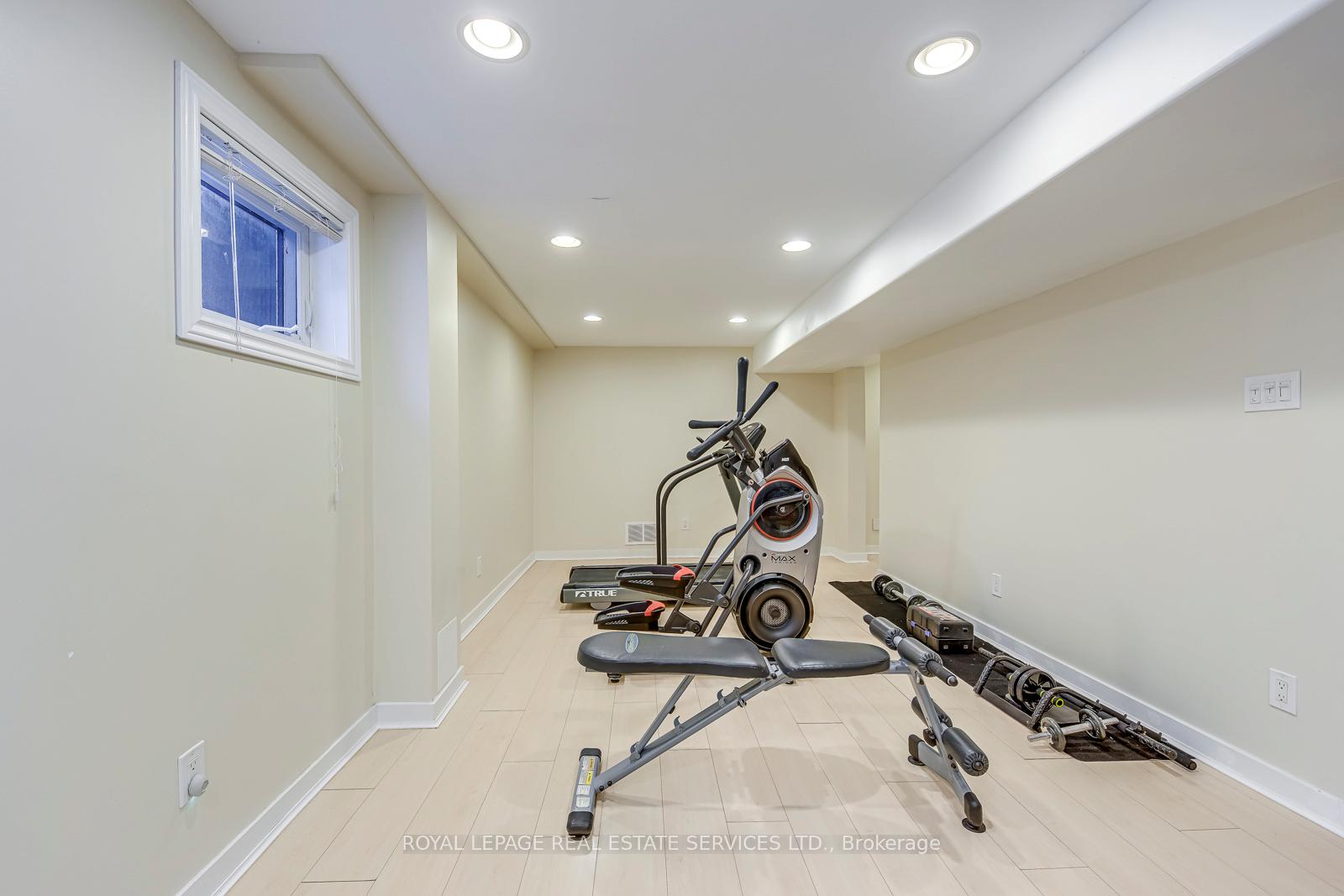 1462 Grand Boulevard