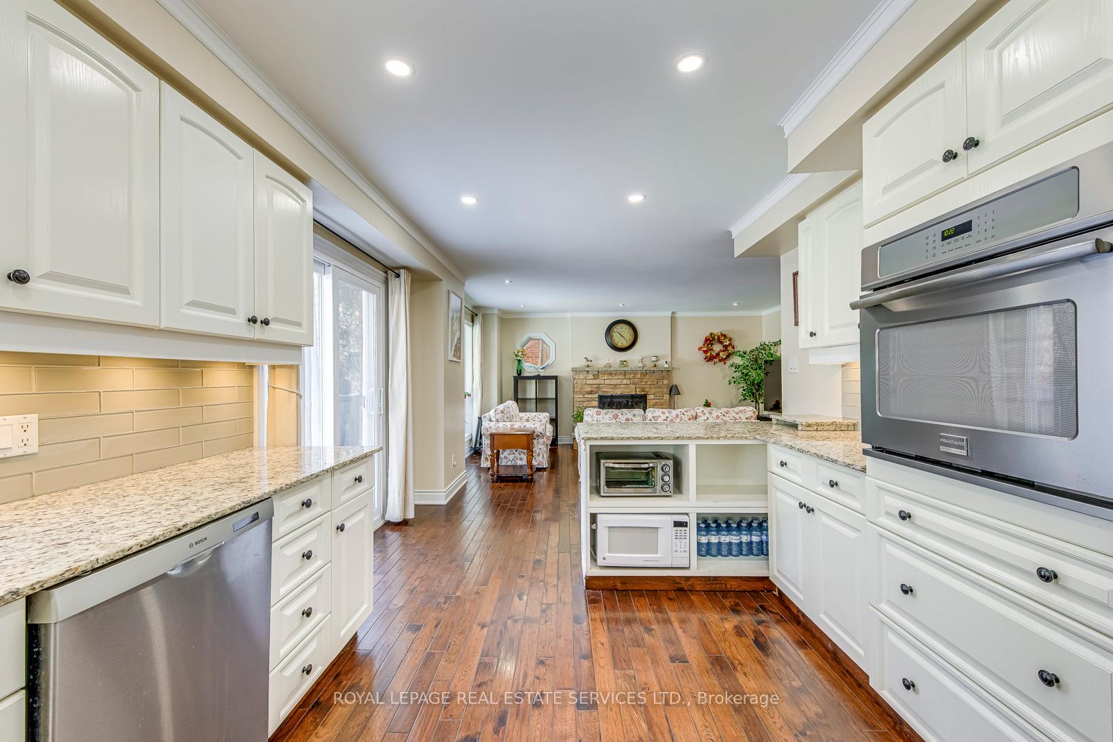 1462 Grand Boulevard