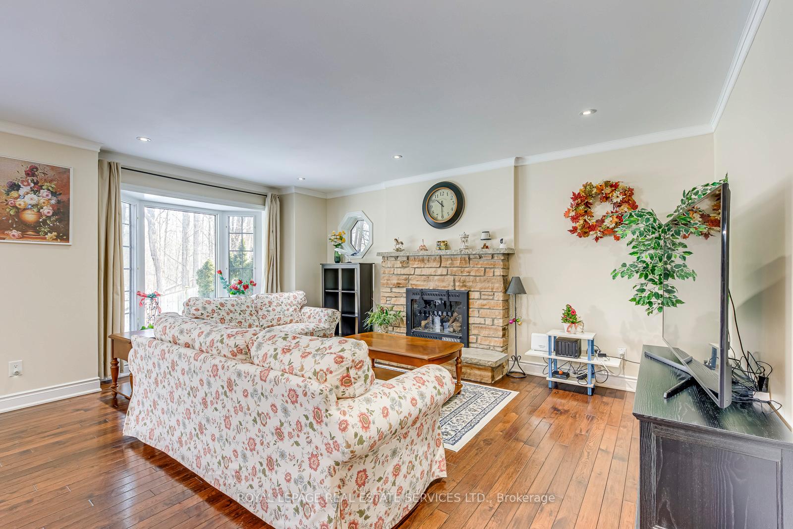 1462 Grand Boulevard