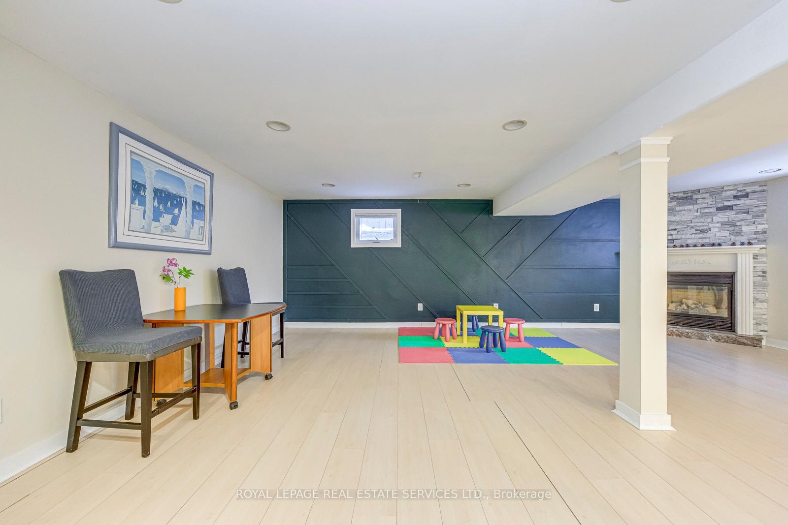 1462 Grand Boulevard