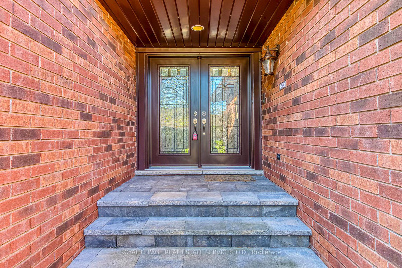 2200 Brays Lane