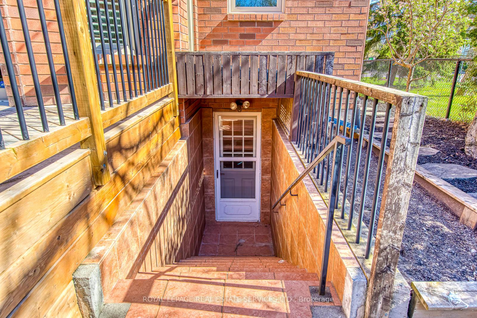 2200 Brays Lane