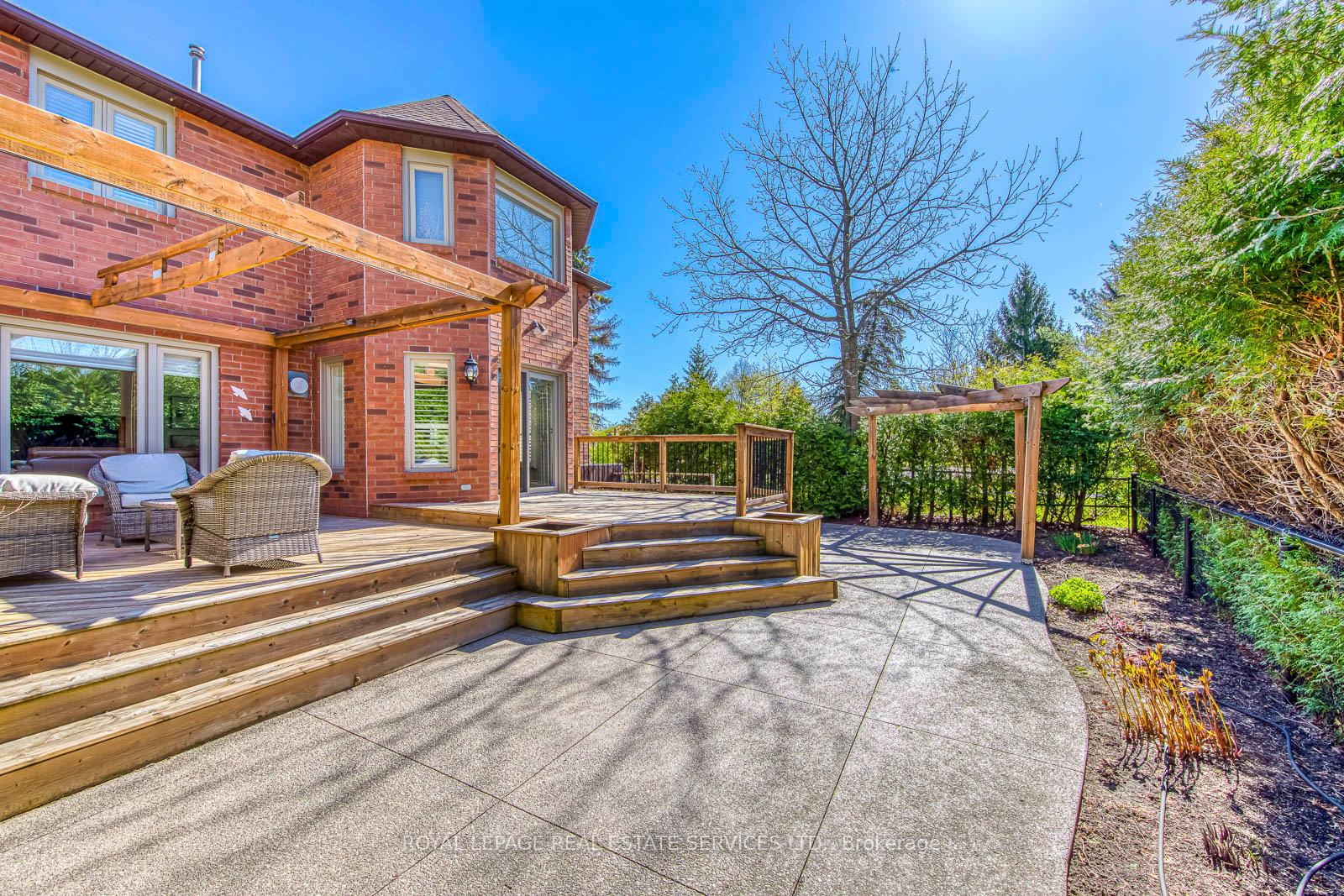 2200 Brays Lane