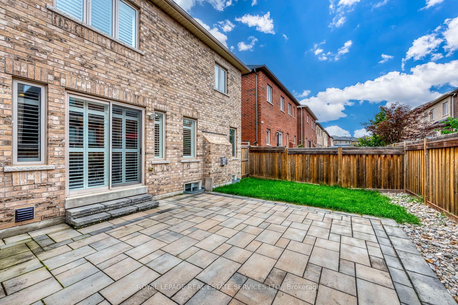3087 Streamwood Pass