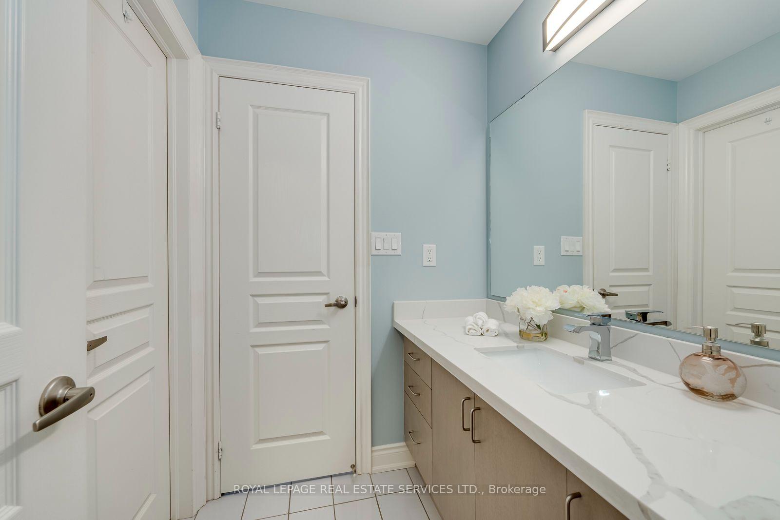 3087 Streamwood Pass