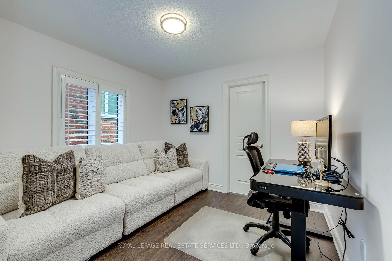 3087 Streamwood Pass