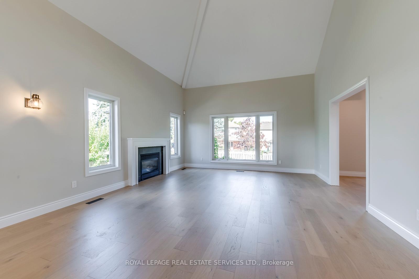 38 Moraine Walk