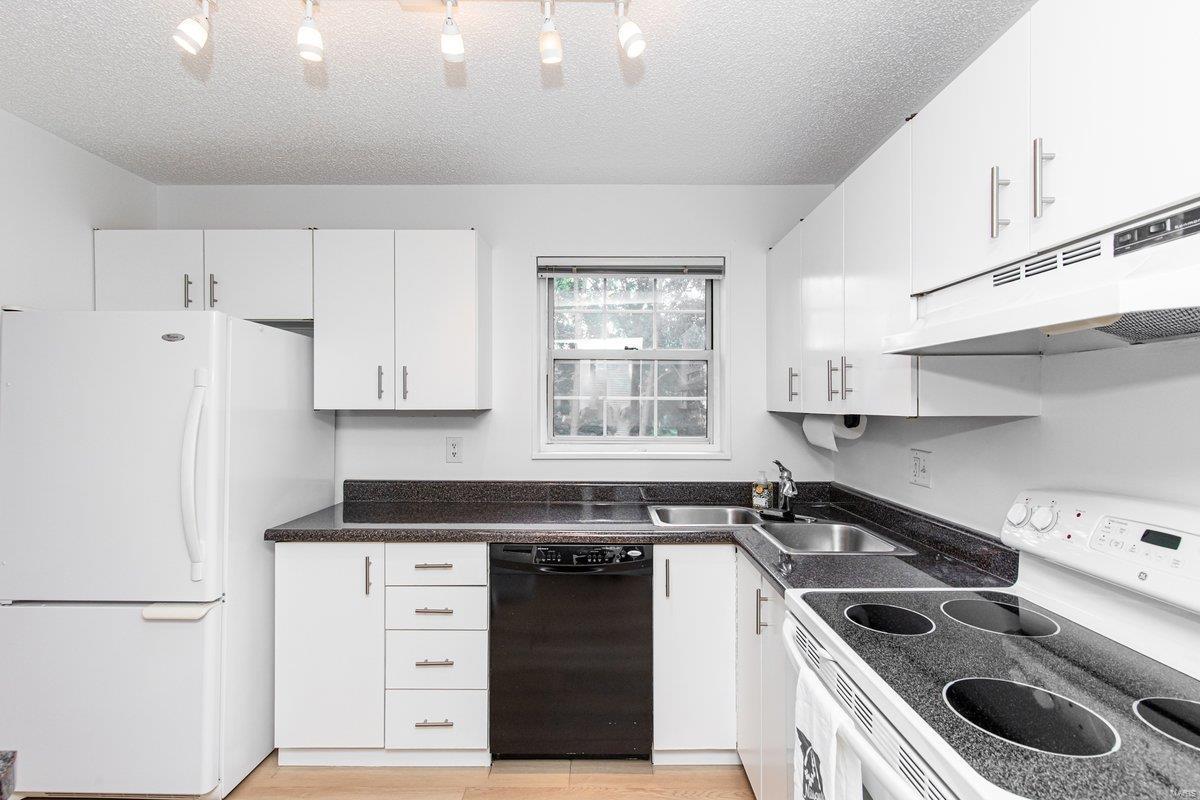 1603 Thrush Terrace