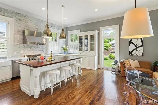 4969 Pershing Place Unit: 1