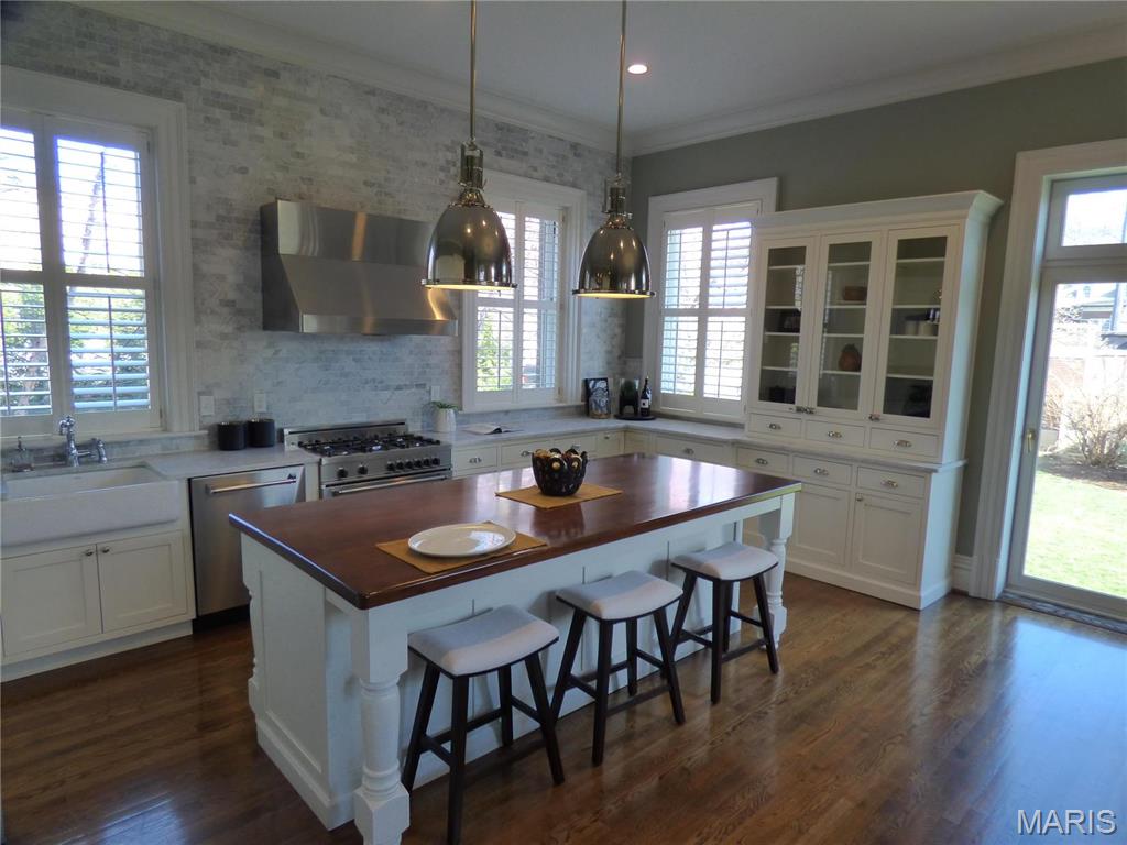 4969 Pershing Place Unit: 1