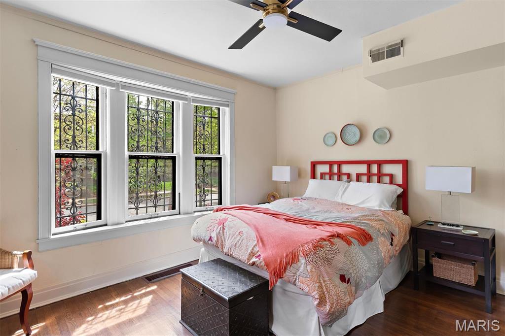 5539 Waterman Boulevard Unit: 1S
