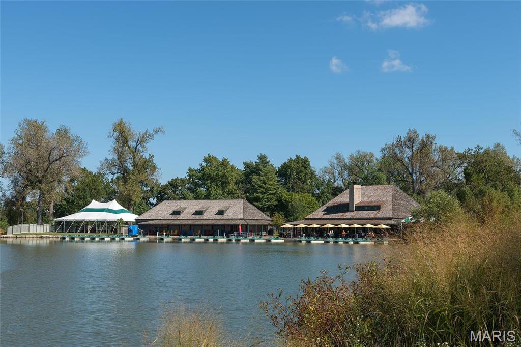 5539 Waterman Boulevard Unit: 1S