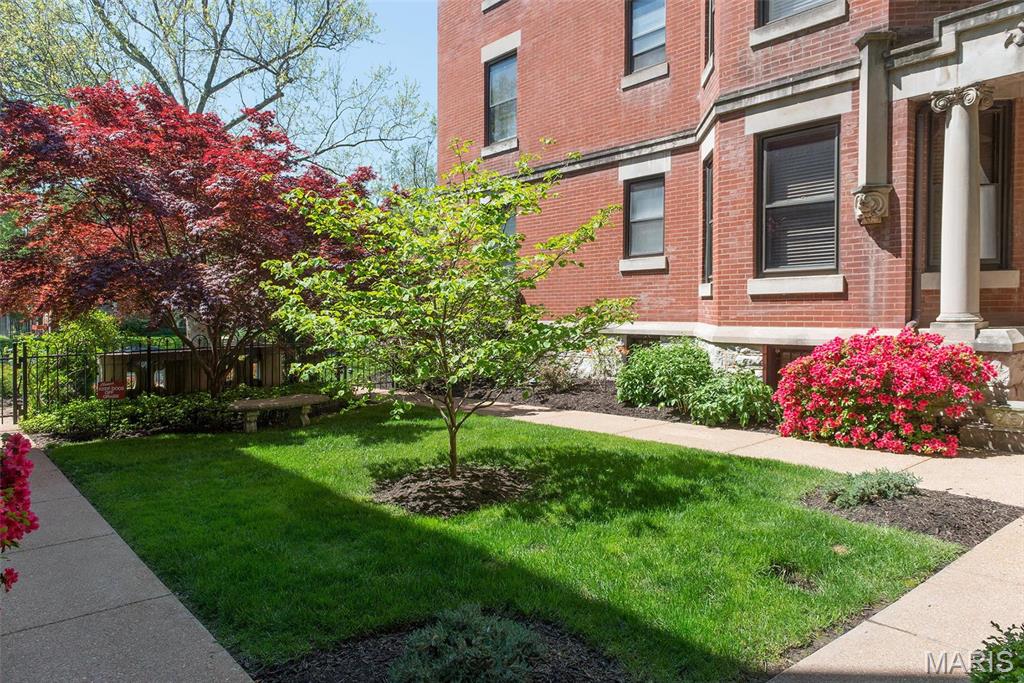 5539 Waterman Boulevard Unit: 1S