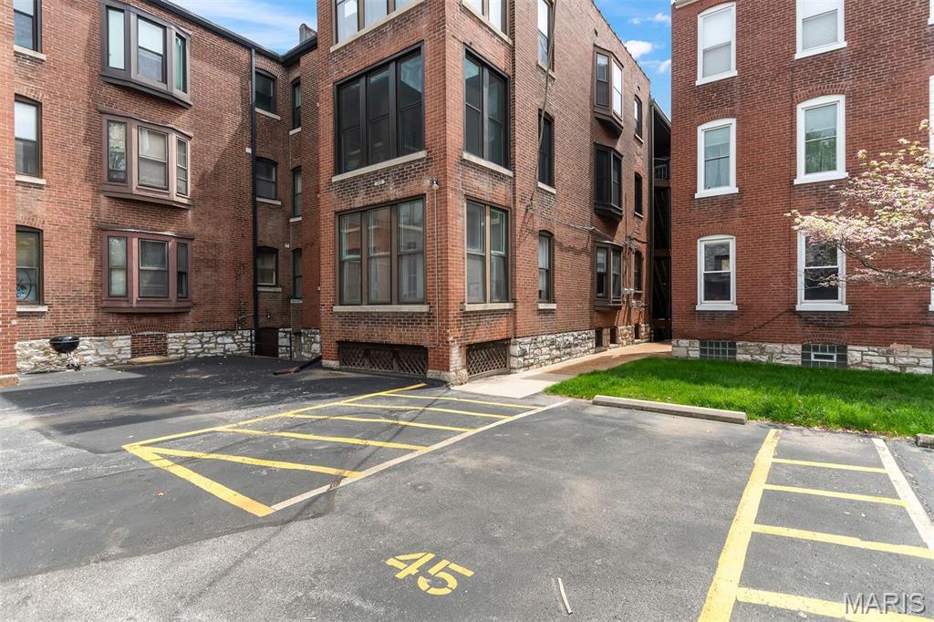 5539 Waterman Boulevard Unit: 1S