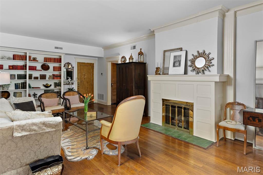 5539 Waterman Boulevard Unit: 1S