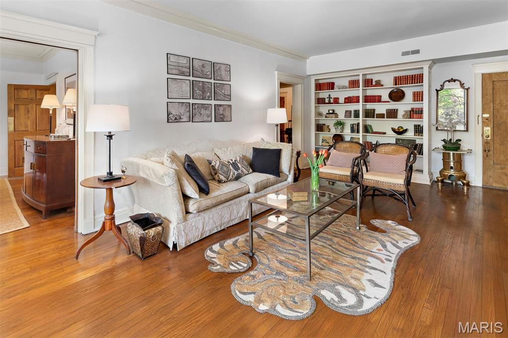 5539 Waterman Boulevard Unit: 1S