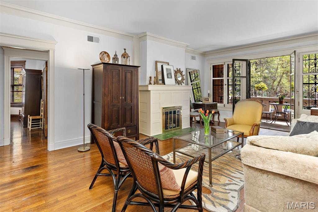 5539 Waterman Boulevard Unit: 1S