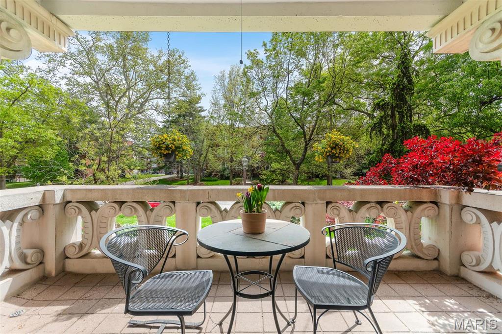 5539 Waterman Boulevard Unit: 1S