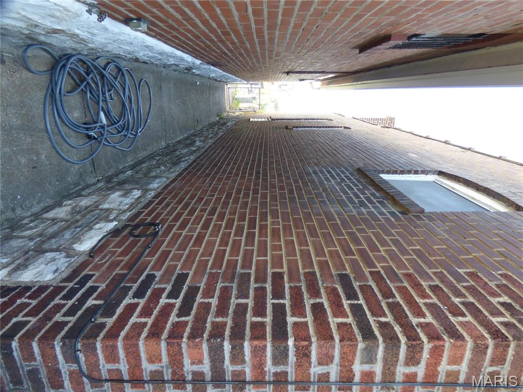 5086 Arlington Avenue