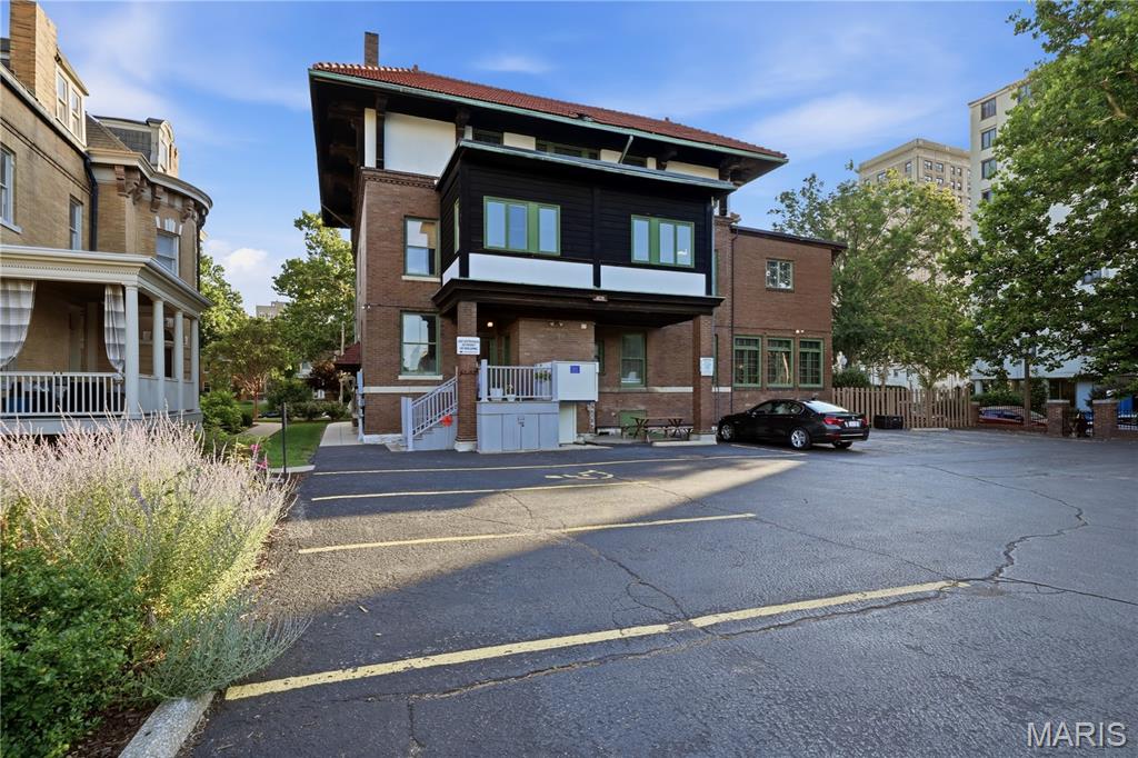 4500 W Pine Boulevard