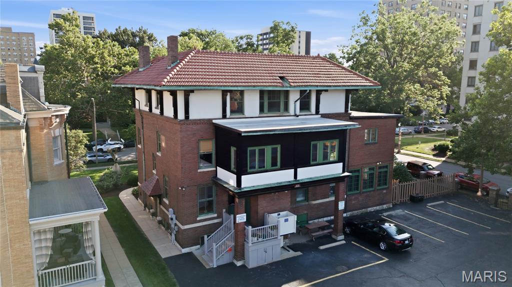 4500 W Pine Boulevard
