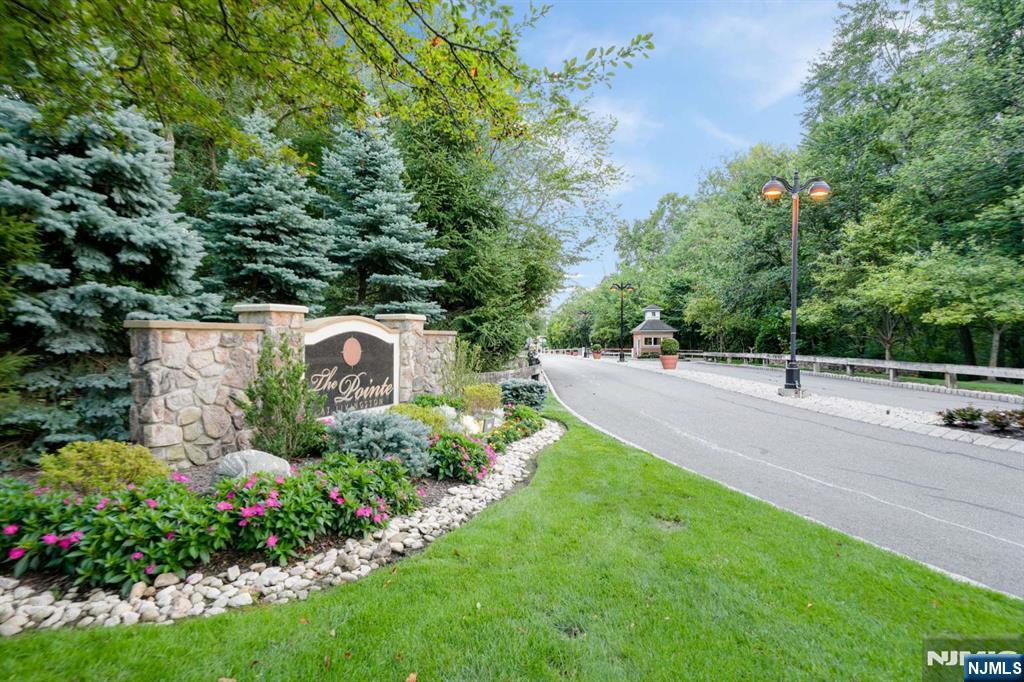 1202 Pointe Gate Drive