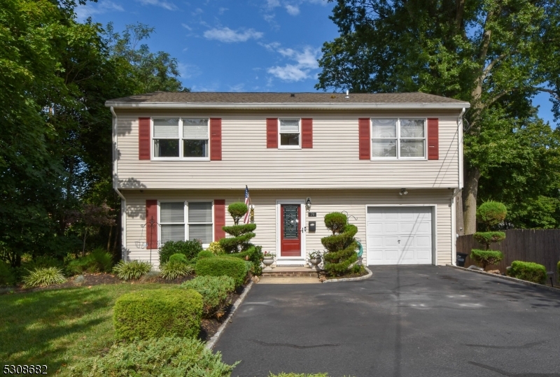 39 Midway Ave