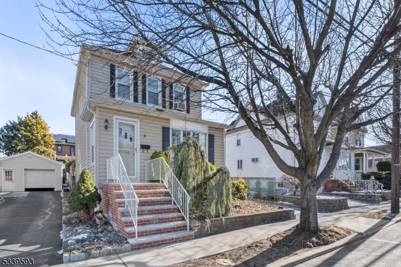21 N 22nd St
