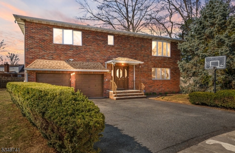 42-00 Debruin Dr