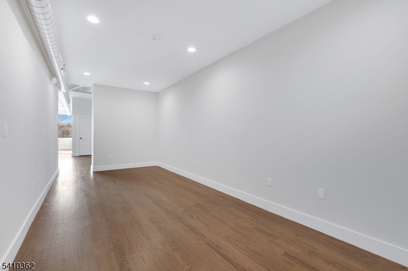 1131 Main Ave
