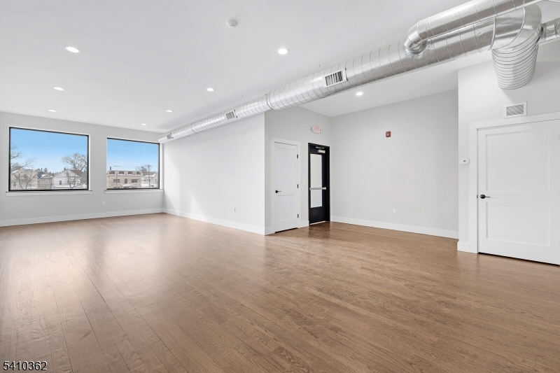 1131 Main Ave