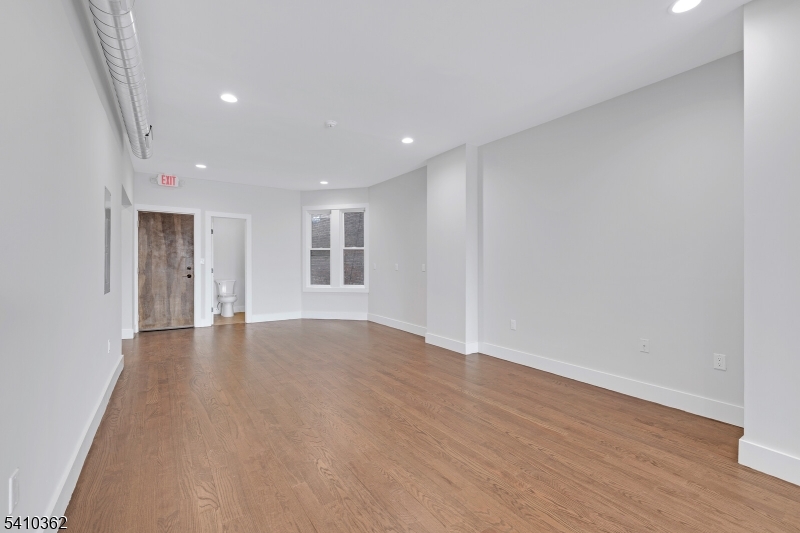 1131 Main Ave
