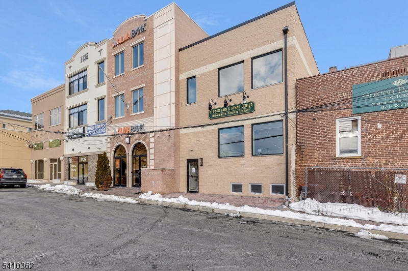 1131 Main Ave