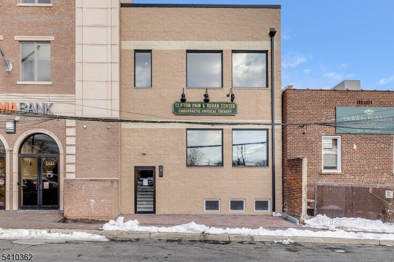 1131 Main Ave