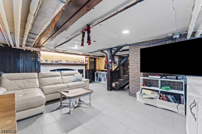 562 Irvington Ave