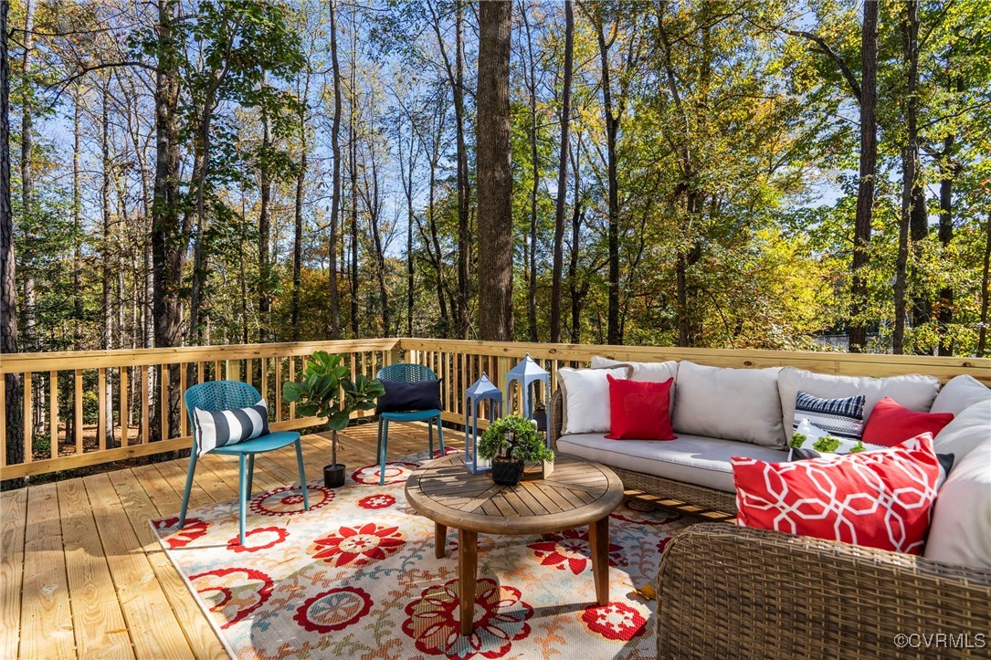 4 Raven Rock Ln