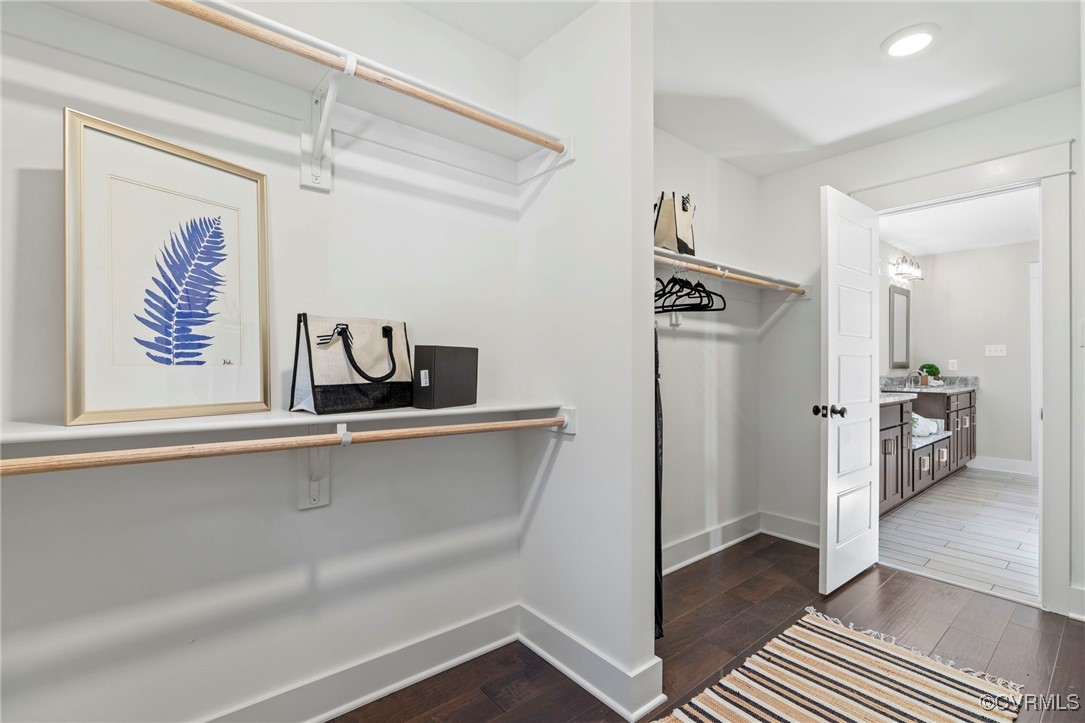 4 Raven Rock Ln