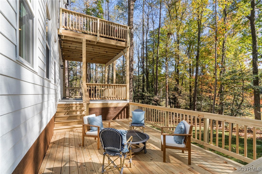 4 Raven Rock Ln
