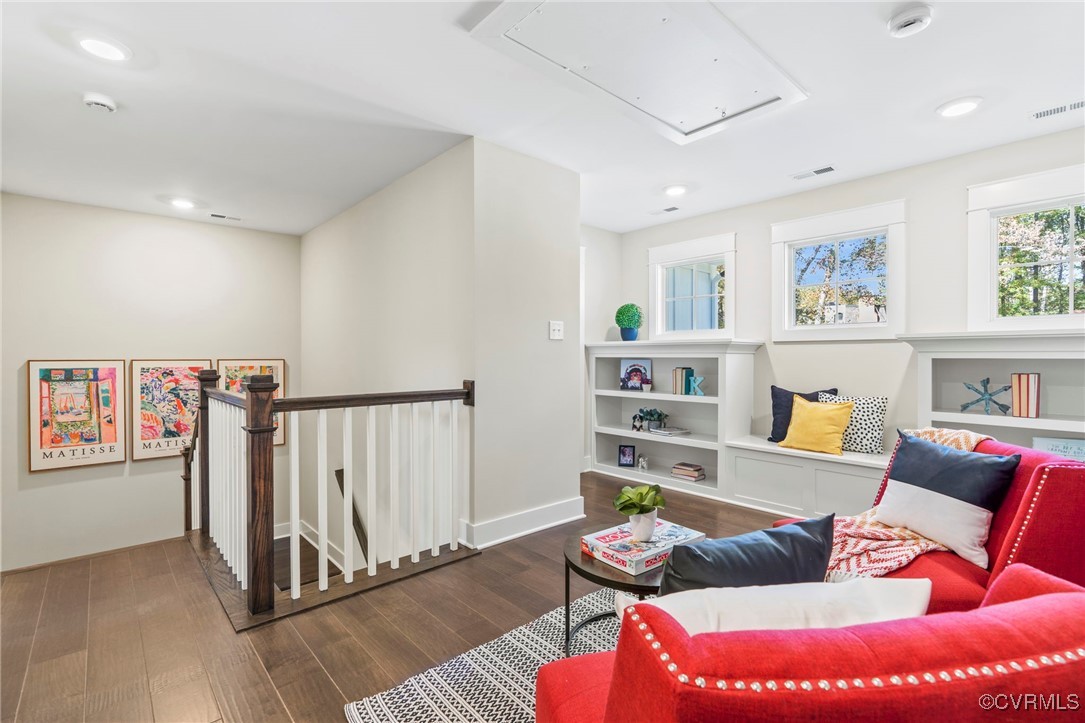 4 Raven Rock Ln