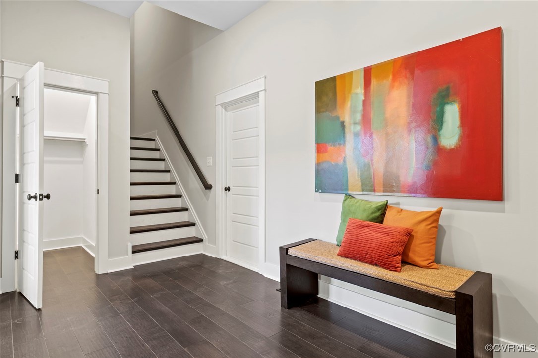 4 Raven Rock Ln