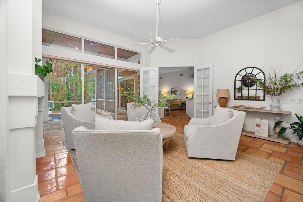 5317 SIESTA CT