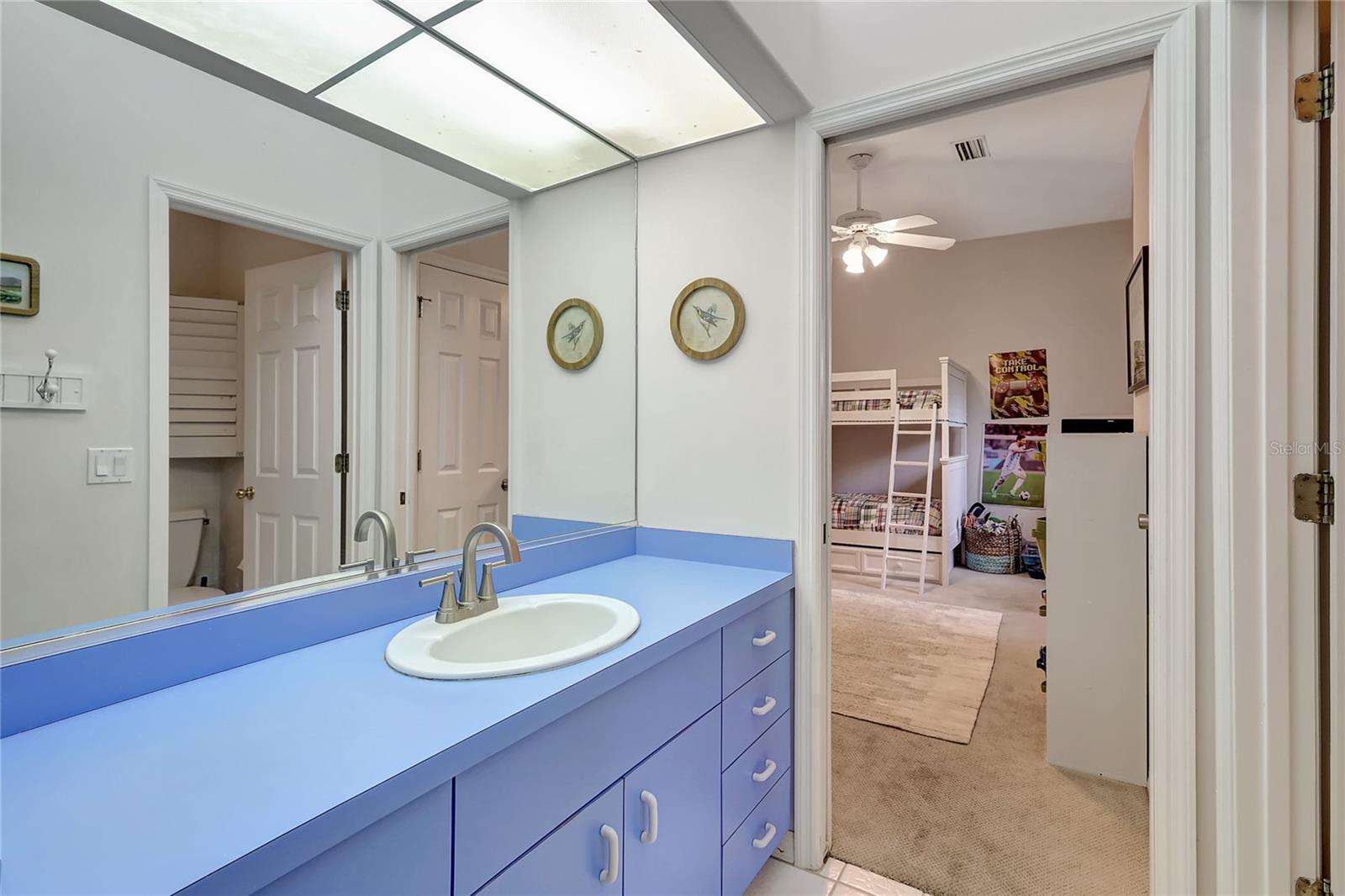 5317 SIESTA CT
